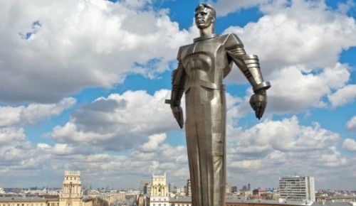 Наш парень из титана. Памятник первому космонавту планеты Земля на площади Гагарина – не только архитектурный шедевр, но и кладезь самых невероятных историй