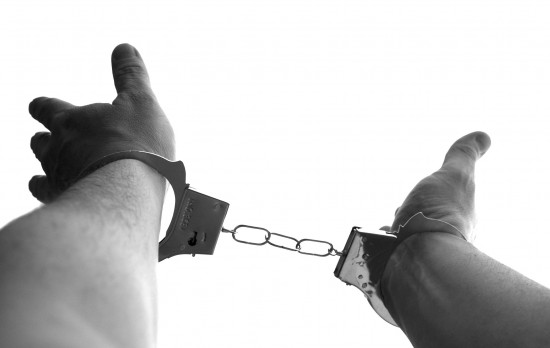 Полицейские Зюзина задержали подозреваемого в хранении наркотиков