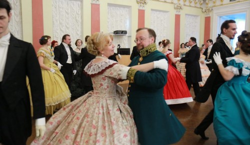 Участники клуба танца «Ангаже» побывали на балу в честь приезда императора Александра II