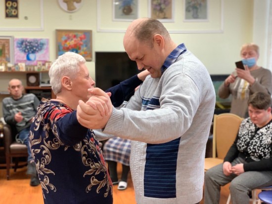 В геронтологическом центре «Тропарево» провели танцевальный мастер-класс