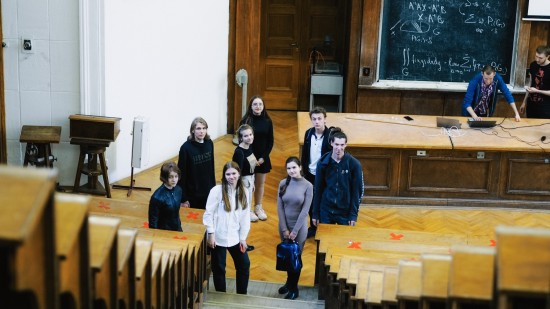 Лицеисты «Второй школы» посетили с экскурсией физический факультет МГУ