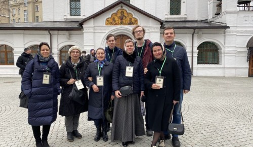 Прихожане Академического района посетили Сретенский ставропигиальный мужской монастырь