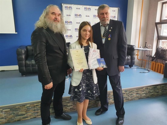 Ученица школы «Москвич» победила в конкурсе «Первые шаги в науке»