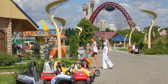 Собянин утвердил меры поддержки владельцев аттракционов и спортсооружений в парках Москвы