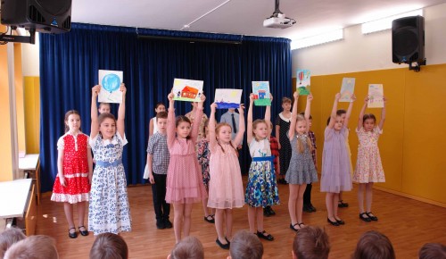 В школе «Москвич» состоялся показ военного проекта «Несовместимы дети и война»