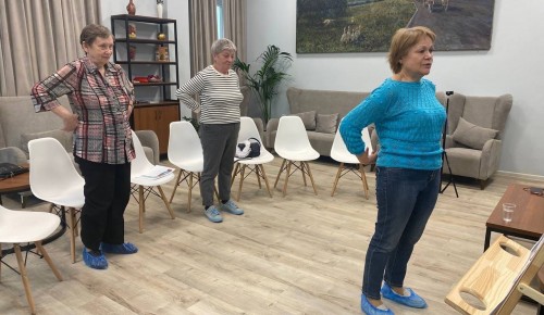 Пенсионеров Котловки приглашают на занятия в клуб «Нейрогимнастика лица»
