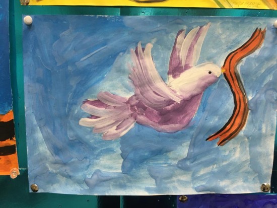 Выставка детских рисунков «Спасибо за мирное небо!» проходит в центре «Орион»