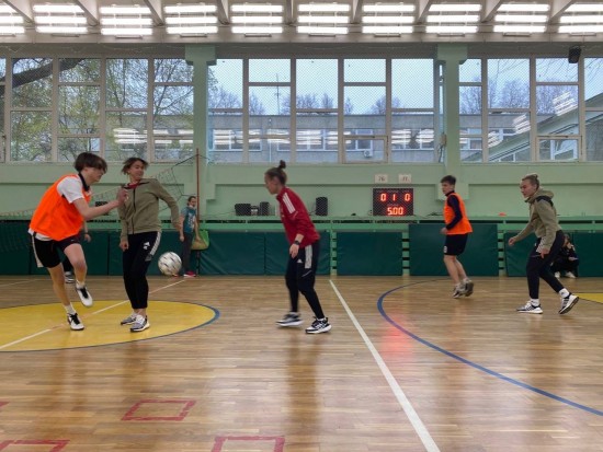 Ученики школы №625 сыграли с женской футбольной командой «Локомотив»
