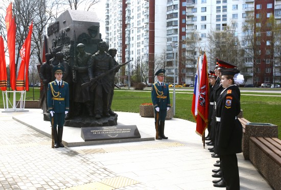 В Теплом Стане открыли памятник московским ополченцам, оборонявшим столицу во время Великой Отечественной войны