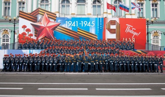 В параде Победы на Красной площади принял участие парадный расчет МЧС России