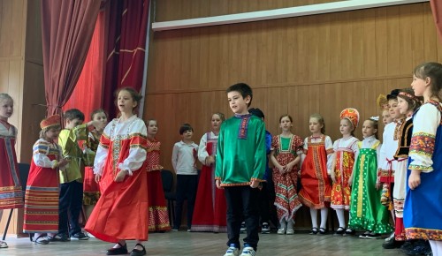 В школе №1536 состоялся отчетный концерт обучающихся кружка «Народный хор»