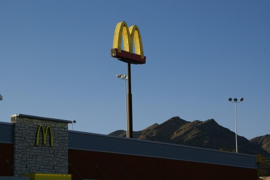 Бывшая сеть «Макдоналдс» возобновит работу с сохранением меню, персонала и поставщиков