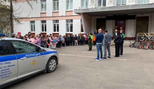 Сотрудники Госавтоинспекции Юго-Западного округа Москвы совместно с кадетами провели для детей «утренник безопасности»