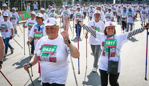 «Долголеты» Ломоносовского района могут поучаствовать в массовом заходе по скандинавской ходьбе 24 мая