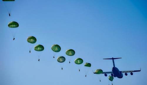 Кадеты из школы №1694 совершили прыжки с парашютом в рамках модульной программы «Московский юнармеец»