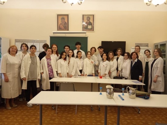 Ученики школы №1534 сдали экзамены в Свято-Димитриевском училище сестер милосердия