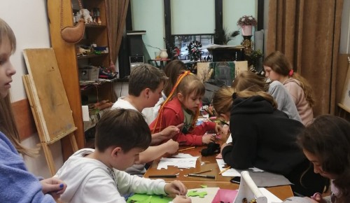 В «Альмеге» прошел мастер-класс по созданию игрушки из фетра