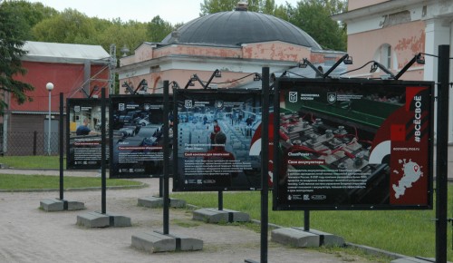 Фотовыставка "Все свое" в Воронцовском парке