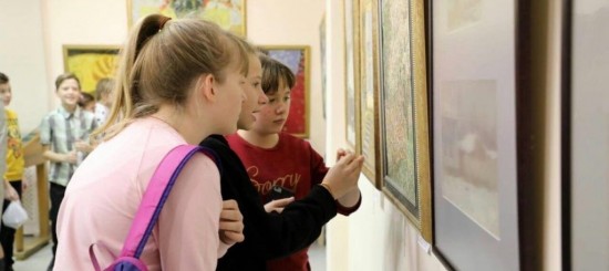 Школьников Котловки приглашают принять участие в викторине по выставке «Моё зеркало»