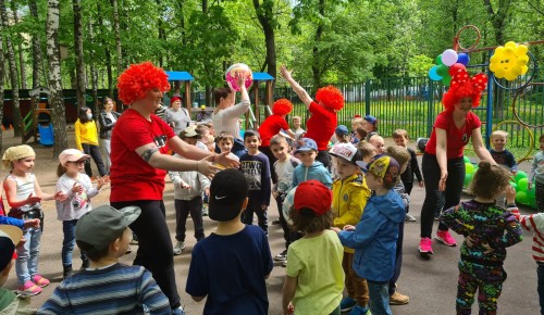 В школе №7 прошло путешествие с клоуном в честь Дня защиты детей