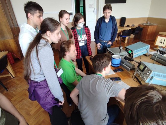 Школьники Академического района проходят практику в МГУ