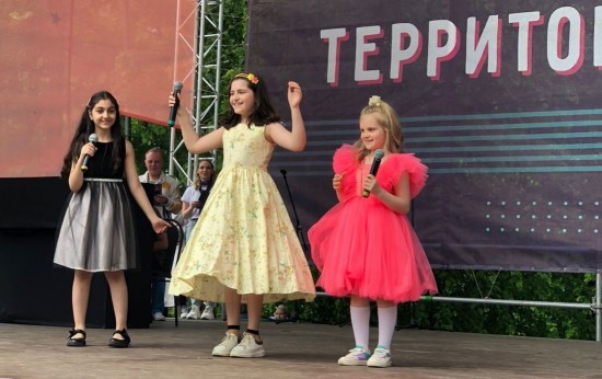 Воспитанницы вокальной студии «Нотки» «Альмеги» выступили на творческом фестивале ЮЗАО