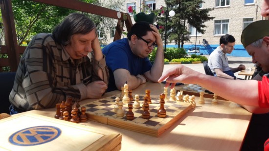 Подопечные соцдома из Зюзина сыграли в шахматы в филиале «Обручевский»