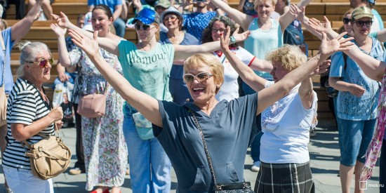 Жителей ЮЗАО пригласили в группу «Пилатес» на свежем воздухе