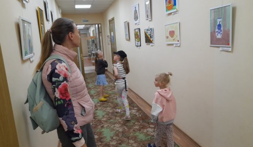 В библиотеке С. А. Есенина проходит выставка-конкурс детских работ «Красота народных ремесел»