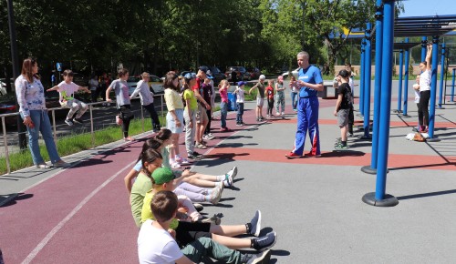 Фитнес под открытым небом. Прогулочная зона в Конькове пользуется популярностью