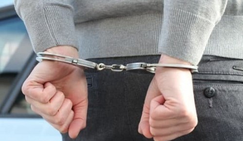 Полицейские задержали подозреваемого, затеявшего драку на детской площадке на улице Гримау