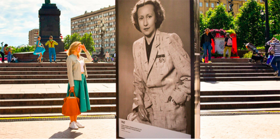 Фестиваль «Модная столица»: на московских бульварах появились люди в исторических костюмах