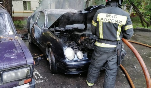 На Перекопской ликвидировано возгорание двух автомобилей