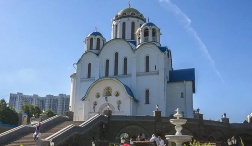 Храм Покрова Пресвятой Богородицы в Ясеневе приглашает в молодежную поездку в Петербург 7-10 июля