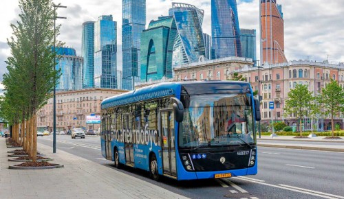 Собянин: Электробусы уже через год будут обеспечивать большую часть перевозок в ТиНАО