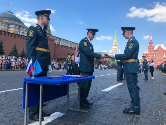 На Красной площади состоялся выпуск будущих офицеров столичного Главка МЧС