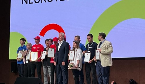 Ученики школы №1368 получили награды от мэра Москвы за победу в технологических соревнованиях