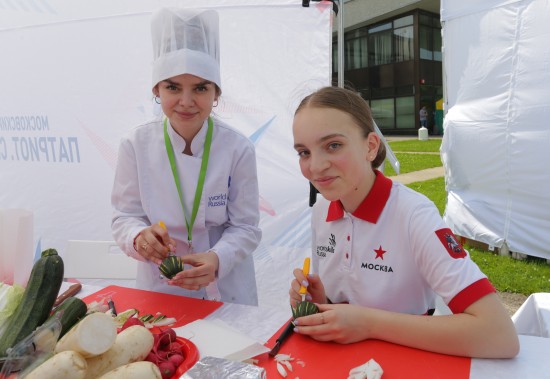 Выбирай на вкус. В День молодёжи в Гагаринском районе прошёл фестиваль профессий