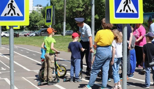 Руководство ОГИБДД УВД по ЮЗАО г. Москвы совместно с Общественным советом при УВД торжественно открыли первый на территории округа детский автогородок