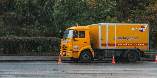 Городские службы ликвидируют последствия непогоды в Москве