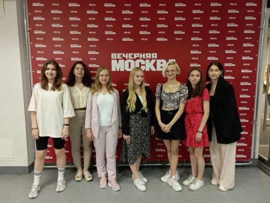 Десятиклассники из школы №1101 побывали на экскурсии в редакции «Вечерней Москвы»