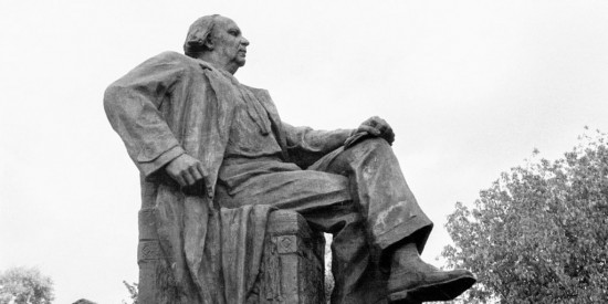 В Главархиве рассказали об истории создания памятника Алексею Толстому
