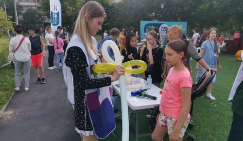 Жители Ясенева приняли участие в мероприятии «Наш двор - добрые соседи»