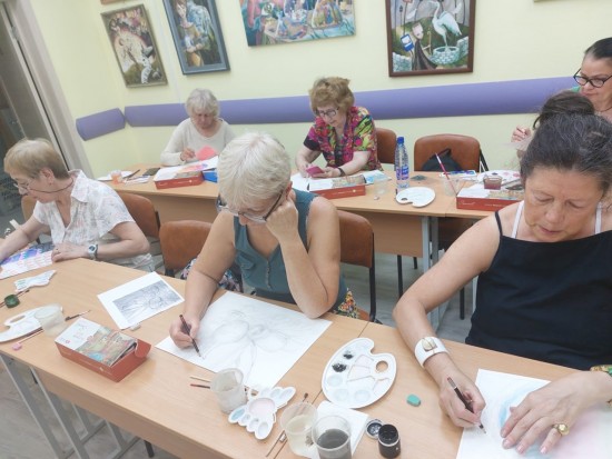 В ЦДиС «Обручевский» провели тематическое занятие в группе «Творческое долголетие»