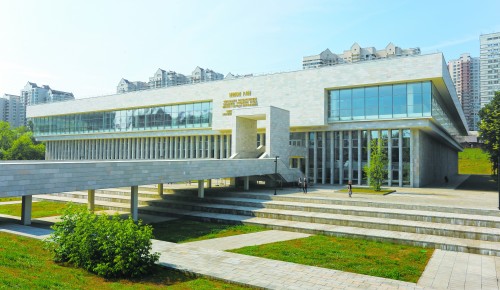 Амфитеатр на месте бассейна В Черёмушках восстановили здание ИНИОН РАН