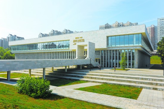 Амфитеатр на месте бассейна В Черёмушках восстановили здание ИНИОН РАН