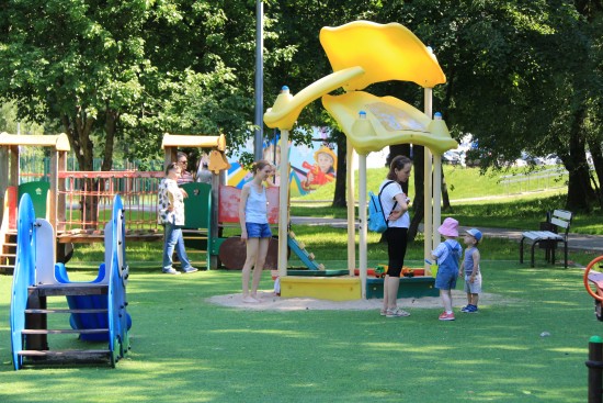 По тенистым аллеям. Проверяем, как благоустроен пешеходный маршрут в Тёплом Стане