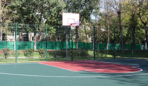 Жители Котловки могут воспользоваться баскетбольными площадками школы №626