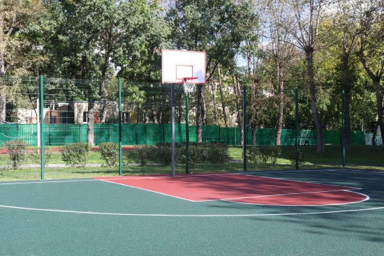 Жители Котловки могут воспользоваться баскетбольными площадками школы №626