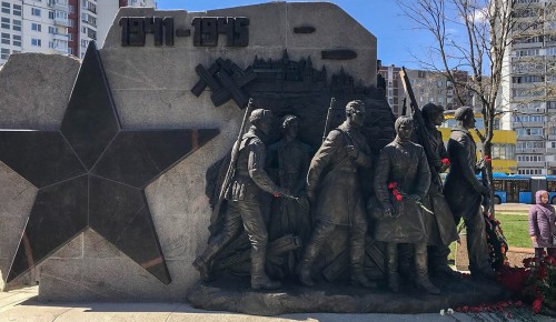 На портале mos.ru рассказали о памятнике народным ополченцам, установленном в Теплом Стане